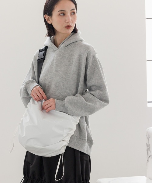 LAKOLE(ラコレ)の「サイドギャザーショルダーBAG / 991655(ショルダーバッグ・レディース・ホワイト/ブラック/シルバー/その他・FREE)」の6枚目の写真