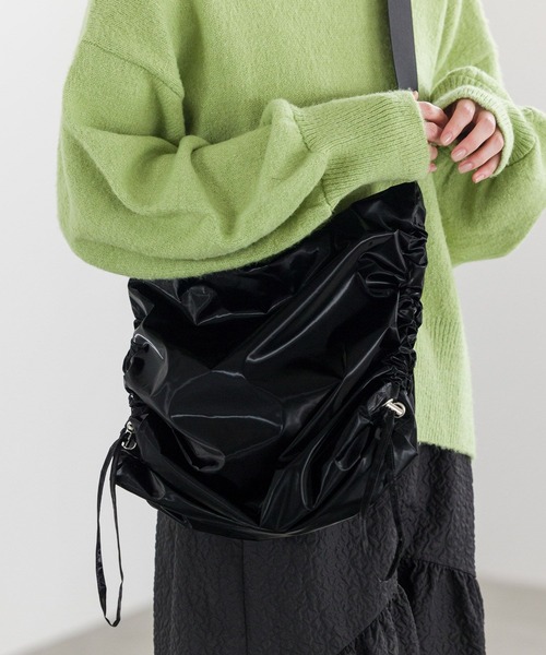 LAKOLE(ラコレ)の「サイドギャザーショルダーBAG / 991655(ショルダーバッグ・レディース・ホワイト/ブラック/シルバー/その他・FREE)」の7枚目の写真