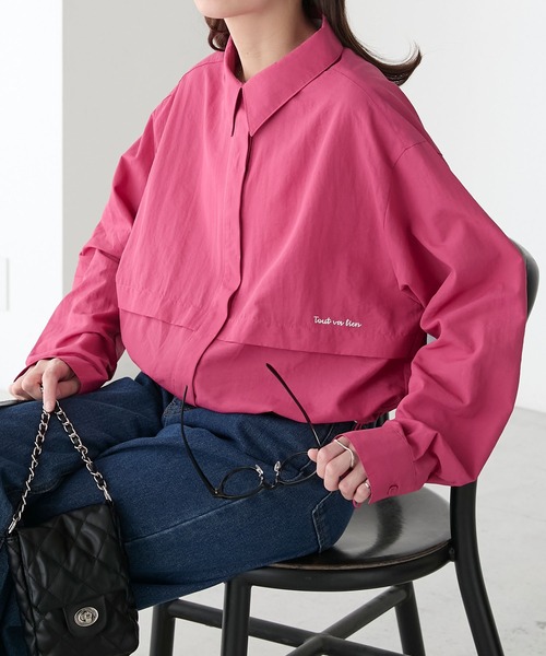 BONLECILL（ボンルシール）の「配色ロゴ刺繍入りドロストナイロンシャツ（シャツ/ブラウス・レディース・ピンク/グリーン/アイボリー/チャコールグレー・FREE）」の4枚目の写真