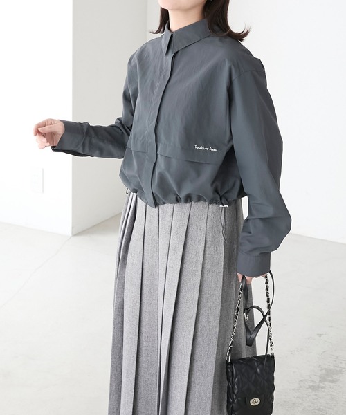 BONLECILL（ボンルシール）の「配色ロゴ刺繍入りドロストナイロンシャツ（シャツ/ブラウス・レディース・ピンク/グリーン/アイボリー/チャコールグレー・FREE）」の17枚目の写真