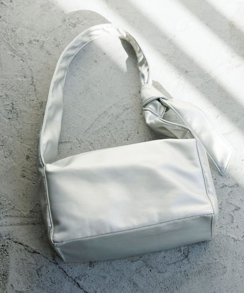 LAKOLE（ラコレ）の「サイドリボン2WAYショルダーバッグ / 995902（ショルダーバッグ・レディース・ブラック/イエロー/オフホワイト/シルバー・FREE）」の4枚目の写真