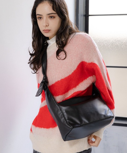 LAKOLE（ラコレ）の「サイドリボン2WAYショルダーバッグ / 995902（ショルダーバッグ・レディース・ブラック/イエロー/オフホワイト/シルバー・FREE）」の2枚目の写真