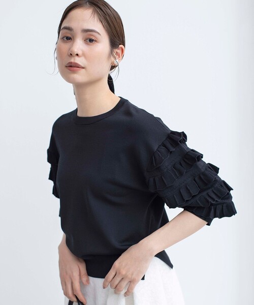 組曲(クミキョク)の「【WEB限定カラーあり】MINA 袖フリルニットプルオーバー(ニット/セーター・レディース・ブラック系/アイボリー系/イエロー系9・2)」の2枚目の写真