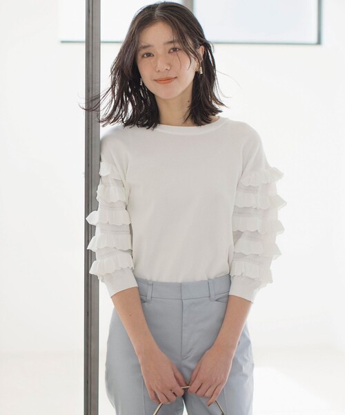 組曲(クミキョク)の「【WEB限定カラーあり】MINA 袖フリルニットプルオーバー(ニット/セーター・レディース・ブラック系/アイボリー系/イエロー系9・2)」の4枚目の写真