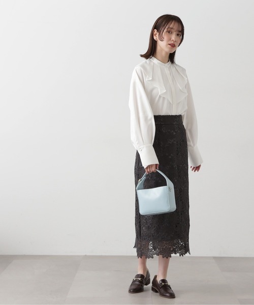 N.（N. Natural Beauty Basic）（エヌエヌナチュラルビューティーベーシック）の「◆タックラッフルバンドカラーシャツ（シャツ/ブラウス・レディース・イエロー/オフホワイト/グレー・MEDIUM）」の6枚目の写真