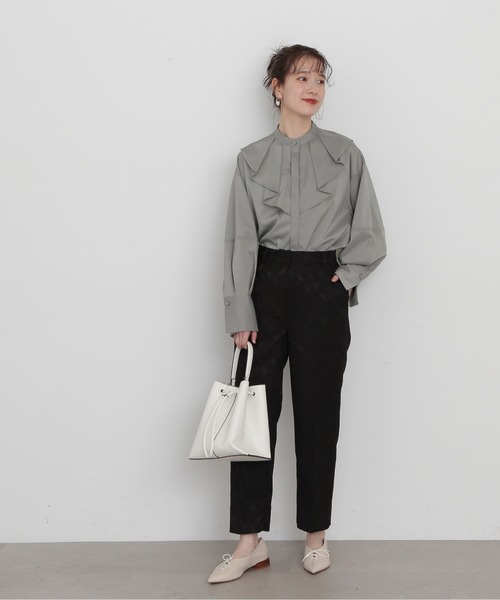 N.（N. Natural Beauty Basic）（エヌエヌナチュラルビューティーベーシック）の「◆タックラッフルバンドカラーシャツ（シャツ/ブラウス・レディース・イエロー/オフホワイト/グレー・MEDIUM）」の21枚目の写真