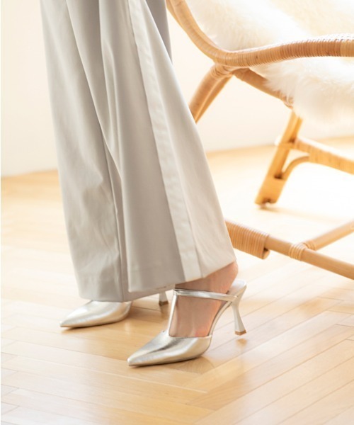 R&E（アールアンドイー）の「【24SS新作】【R&E】Tストラップカットミュールパンプス（パンプス・レディース・シルバー/アイボリー/ブラック/ピンクベージュ・22.5cm/23cm/23.5cm/24cm/24.5cm/22cm）」の18枚目の写真