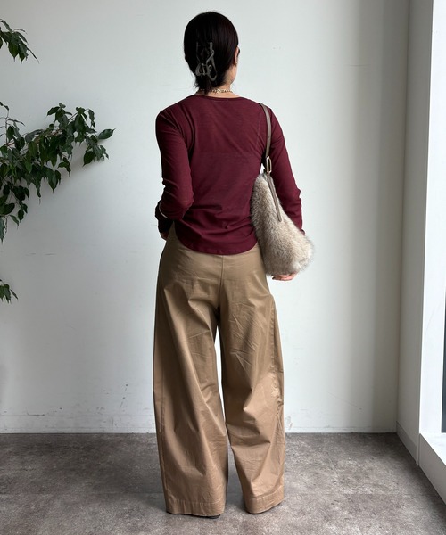 DouDou(ドゥドゥ)の「コットンシアーTEE(Tシャツ/カットソー・レディース・ネイビー/オフホワイト/ベビーピンク/サックスブルー/ホワイト/レモンイエロー/ブラック/ブルー/ブラウン/ライトベージュ/ピンク/ボルドー/ダークブラウン・FREE)」の16枚目の写真