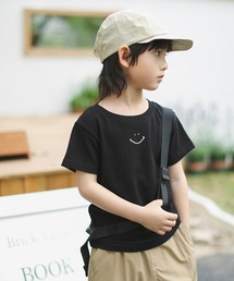 William&Beta（ウィリアムアンドベター）の「スマイルイラストＴシャツ(親子ペア対応)（Tシャツ/カットソー）」