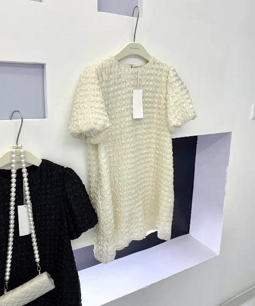 FREE STYLISTS(フリー スタイリスト)の「YUGA_YGMC エンボス加工 パフスリーブワンピース(ワンピース・レディース・オフホワイト/ブラック・FREE)」の13枚目の写真