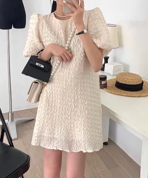 FREE STYLISTS(フリー スタイリスト)の「YUGA_YGMC エンボス加工 パフスリーブワンピース(ワンピース・レディース・オフホワイト/ブラック・FREE)」の5枚目の写真