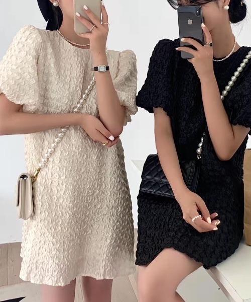FREE STYLISTS(フリー スタイリスト)の「YUGA_YGMC エンボス加工 パフスリーブワンピース(ワンピース・レディース・オフホワイト/ブラック・FREE)」の3枚目の写真