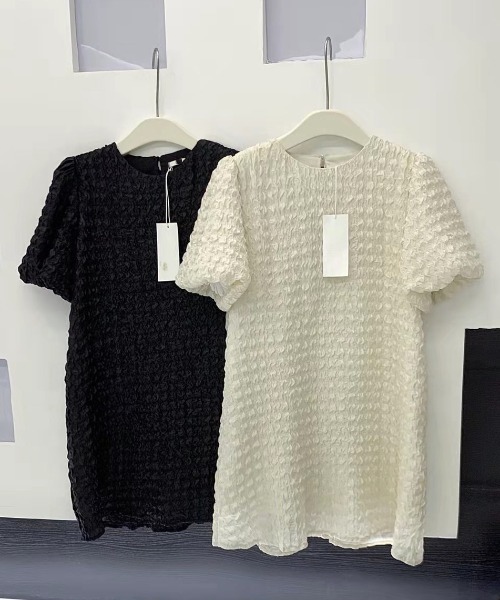 FREE STYLISTS(フリー スタイリスト)の「YUGA_YGMC エンボス加工 パフスリーブワンピース(ワンピース・レディース・オフホワイト/ブラック・FREE)」の12枚目の写真
