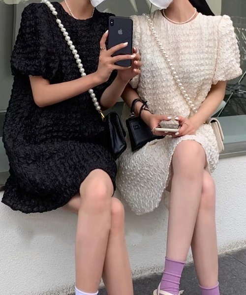 FREE STYLISTS(フリー スタイリスト)の「YUGA_YGMC エンボス加工 パフスリーブワンピース(ワンピース・レディース・オフホワイト/ブラック・FREE)」の10枚目の写真