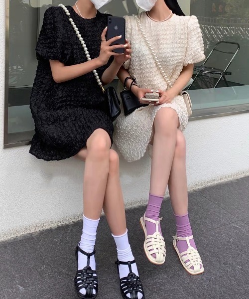 FREE STYLISTS(フリー スタイリスト)の「YUGA_YGMC エンボス加工 パフスリーブワンピース(ワンピース・レディース・オフホワイト/ブラック・FREE)」の7枚目の写真