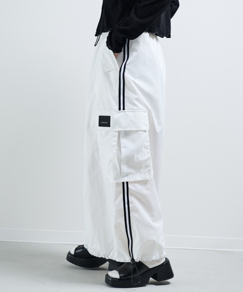 MERLOT（メルロー）の「ナイロンドロストラインスカート（スカート・レディース・ホワイト/ピンク・FREE）」の3枚目の写真