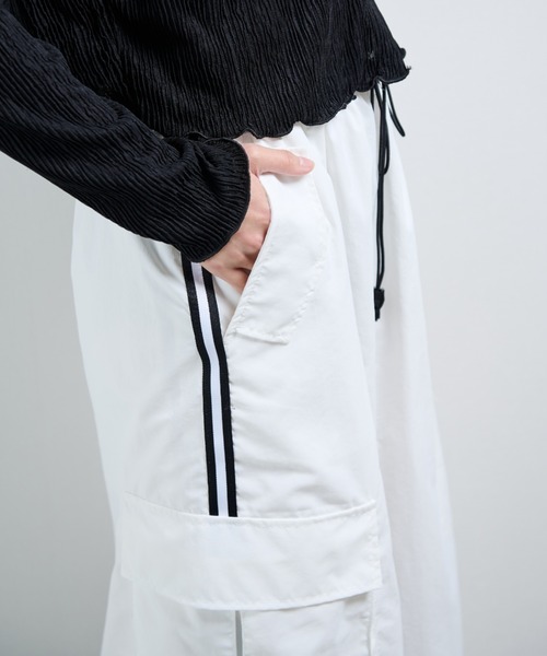 MERLOT（メルロー）の「ナイロンドロストラインスカート（スカート・レディース・ホワイト/ピンク・FREE）」の4枚目の写真