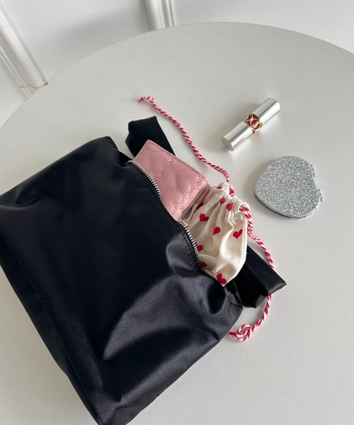 Loueme（ルエム）の「リボンハンドルサテンバッグ（ハンドバッグ・レディース・ベージュ/ブラック/ピンク・FREE）」の10枚目の写真