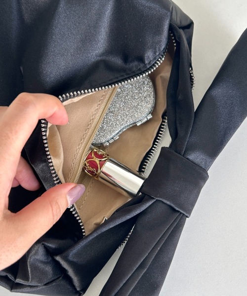 Loueme（ルエム）の「リボンハンドルサテンバッグ（ハンドバッグ・レディース・ベージュ/ブラック/ピンク・FREE）」の7枚目の写真