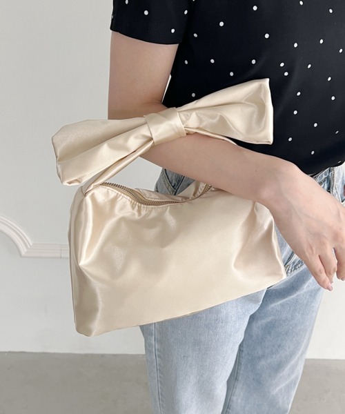 Loueme（ルエム）の「リボンハンドルサテンバッグ（ハンドバッグ・レディース・ベージュ/ブラック/ピンク・FREE）」の14枚目の写真