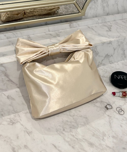 Loueme（ルエム）の「リボンハンドルサテンバッグ（ハンドバッグ・レディース・ベージュ/ブラック/ピンク・FREE）」の13枚目の写真