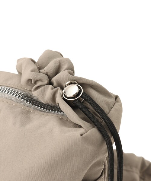 SHOO・LA・RUE（シューラルー）の「◆【撥水】ギャザーミニショルダーバッグ（ショルダーバッグ・レディース・カーキ/ブラック/グレー・00）」の9枚目の写真
