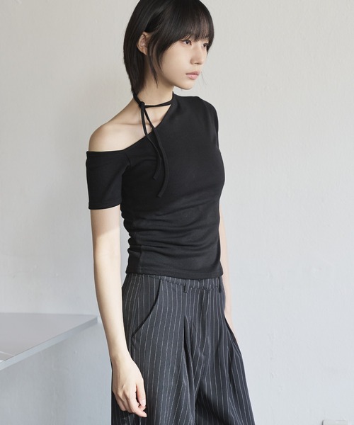UNE MANSION（ユヌマンション）の「[UNE ORIGINAL]ワンオフショルダーチョーカーリボンTシャツカットソー（Tシャツ/カットソー・レディース・チャコール/ネイビー/ブラック/ピンク/アイボリー/ダークネイビー・FREE）」の3枚目の写真