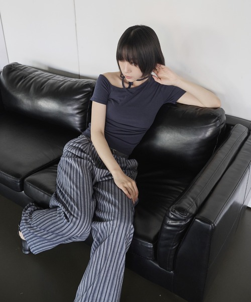 UNE MANSION（ユヌマンション）の「[UNE ORIGINAL]ワンオフショルダーチョーカーリボンTシャツカットソー（Tシャツ/カットソー・レディース・チャコール/ネイビー/ブラック/ピンク/アイボリー/ダークネイビー・FREE）」の7枚目の写真