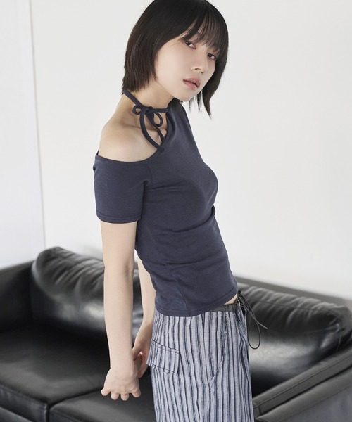 UNE MANSION（ユヌマンション）の「[UNE ORIGINAL]ワンオフショルダーチョーカーリボンTシャツカットソー（Tシャツ/カットソー・レディース・チャコール/ネイビー/ブラック/ピンク/アイボリー/ダークネイビー・FREE）」の21枚目の写真