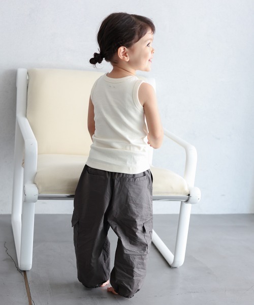 ooju（オージュ）の「【ooju】パラシュートパンツ（カーゴパンツ・キッズ・チャコールグレー/ベージュ・4/3/2/1）」の4枚目の写真