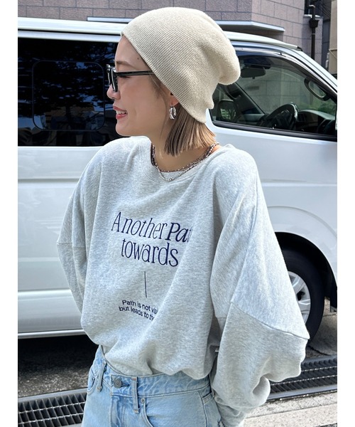 Ungrid（アングリッド）の「【WEB限定】刺繍ロゴルーズスウェット（スウェット・レディース・ネイビー/ブラック/レッド/ライトグレー・FREE）」の3枚目の写真