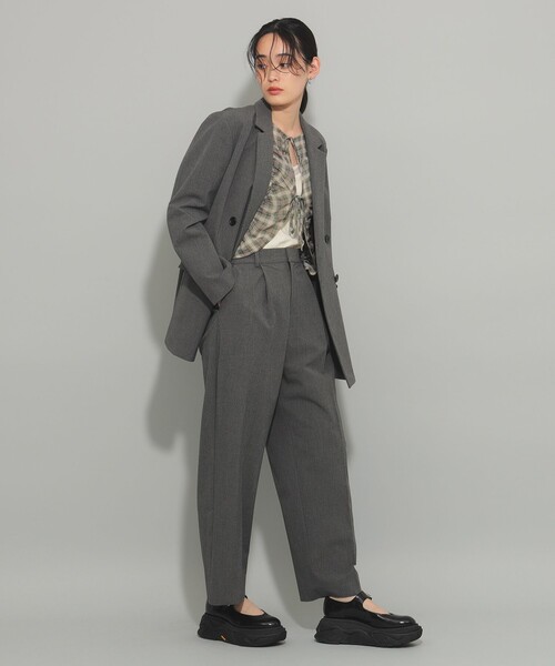 Ray BEAMS（レイビームス）の「シャークスキン 1タック パンツ（その他パンツ・レディース・シルバー/ダークブラウン・0/1）」の5枚目の写真