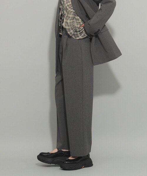 Ray BEAMS（レイビームス）の「シャークスキン 1タック パンツ（その他パンツ・レディース・シルバー/ダークブラウン・0/1）」の7枚目の写真