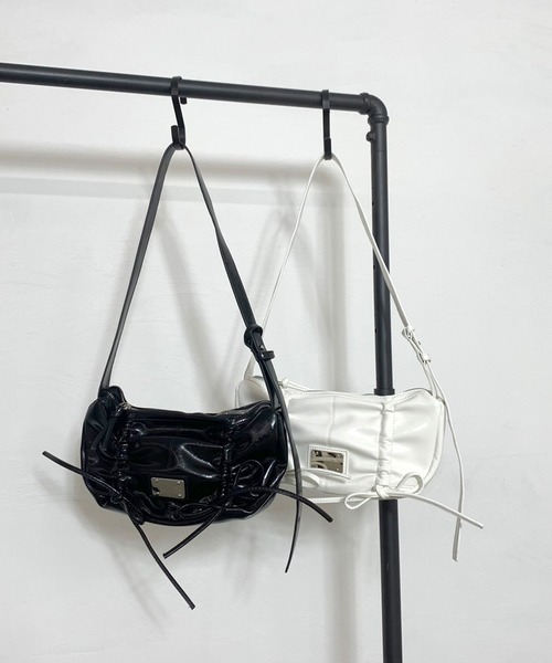 non-hedge（ノンヘッジ）の「リボンギャザーショルダーバッグ（ショルダーバッグ・レディース・ブラック/ホワイト・FREE）」の4枚目の写真