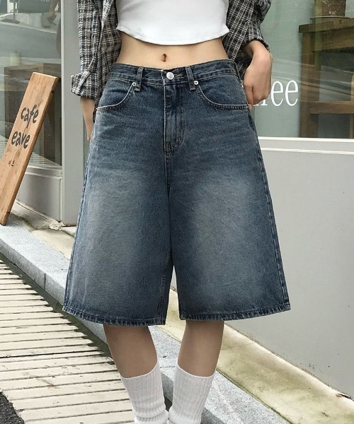 BEIDELLI（ベイデリー）の「[BELLIDE MADE] コットンバミューダデニムパンツ（デニムパンツ・レディース・ブルー・SMALL/MEDIUM/LARGE）」の4枚目の写真