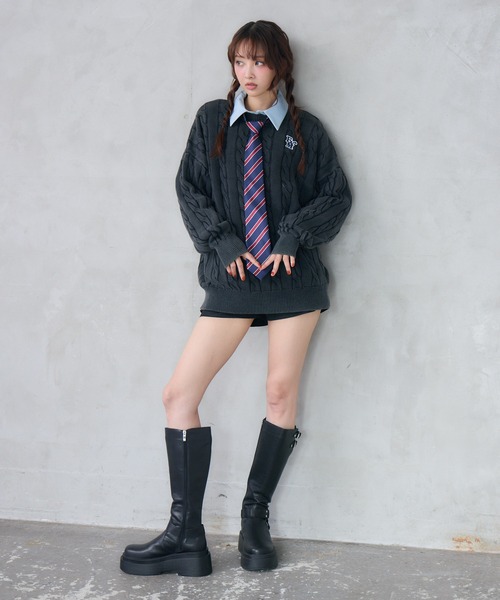 ENVYM(アンビー)の「ピグメントケーブルニット(ニット/セーター・レディース・ブラウン/ネイビー/ブラック・FREE)」の18枚目の写真