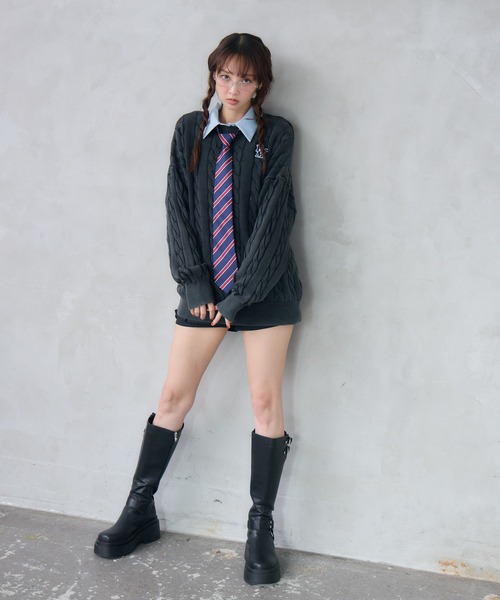 ENVYM(アンビー)の「ピグメントケーブルニット(ニット/セーター・レディース・ブラウン/ネイビー/ブラック・FREE)」の19枚目の写真