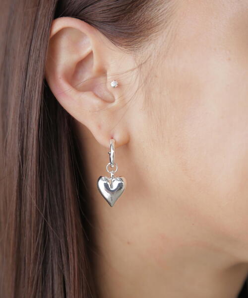 FREE'S MART（フリーズマート）の「ハートシェイクピアス（ピアス（両耳用）・レディース・シルバー/ゴールド・ﾌﾘ-）」の2枚目の写真