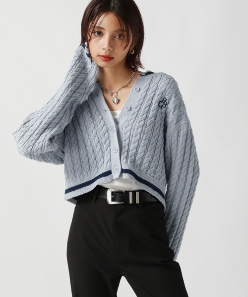 PAGEBOY（ページボーイ）の「ミニケーブルロゴシシュウカーディガン（カーディガン/ボレロ・レディース・オフホワイト/ブルー/レモンイエロー/ブラック/レッド系その他/モカ/ネイビー/ブルー系その他・FREE）」の7枚目の写真