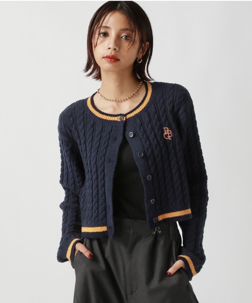 PAGEBOY（ページボーイ）の「ミニケーブルロゴシシュウカーディガン（カーディガン/ボレロ・レディース・オフホワイト/ブルー/レモンイエロー/ブラック/レッド系その他/モカ/ネイビー/ブルー系その他・FREE）」の5枚目の写真