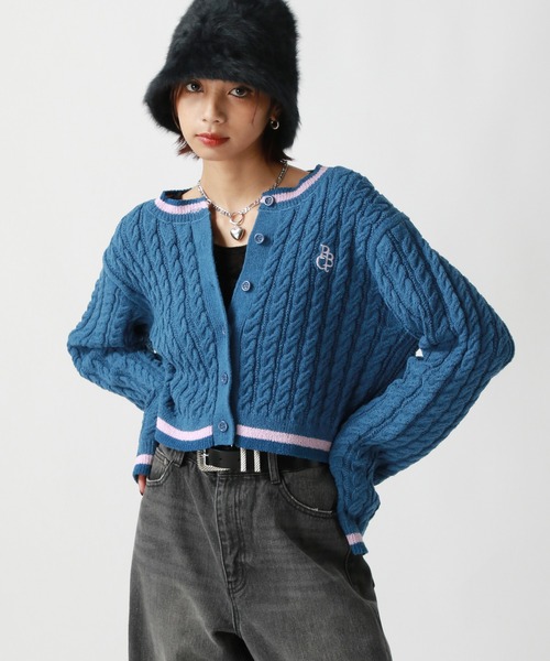 PAGEBOY（ページボーイ）の「ミニケーブルロゴシシュウカーディガン（カーディガン/ボレロ・レディース・オフホワイト/ブルー/レモンイエロー/ブラック/レッド系その他/モカ/ネイビー/ブルー系その他・FREE）」の6枚目の写真