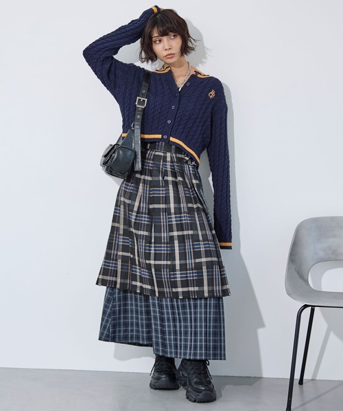 PAGEBOY（ページボーイ）の「ミニケーブルロゴシシュウカーディガン（カーディガン/ボレロ・レディース・オフホワイト/ブルー/レモンイエロー/ブラック/レッド系その他/モカ/ネイビー/ブルー系その他・FREE）」の17枚目の写真