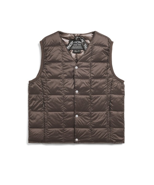 TAION（タイオン）の「【TAION(タイオン)】〈キッズ〉ベーシック Vネックボタン インナーダウンベスト（ダウンベスト・キッズ・チャコールグレー/ライトブルー/レッド系その他/ブラック系3/ベージュ系1/オリーブ/オレンジ/チャコール/ライム/ブラウン系1/グリーン系その他2/サンドベージュ/ミント/ライトグレー/グレー/バーガンディー/グリーン系その他/ダークグリーン系/ダークオレンジ/ダークオリーブ/パープル/キャメル/カーキ/ダークグリーン/ダークパープル/ネイビー系6/ラベンダー/ダークネイビー/レモンイエロー/オフホワイト/レオパード/ベージュ/モカ/ライトピンク/ネイビー/チョコ/ダークブラウン/ダークブルー/ブラック/グリーン系・100/140/150/130/120/110）」の9枚目の写真