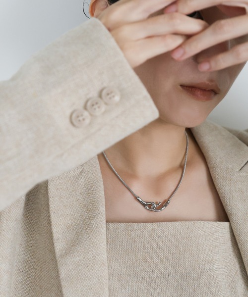 select MOCA（セレクトモカ）の「ニュアンスメタルフックネックレス（ネックレス・レディース・シルバー/ゴールド・FREE）」の9枚目の写真