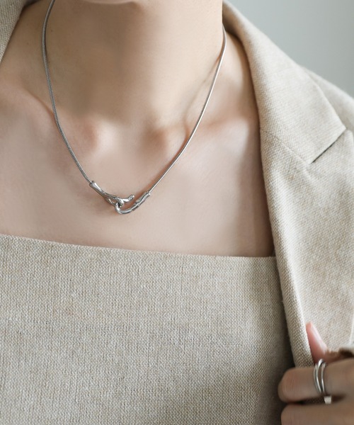 select MOCA（セレクトモカ）の「ニュアンスメタルフックネックレス（ネックレス・レディース・シルバー/ゴールド・FREE）」の6枚目の写真