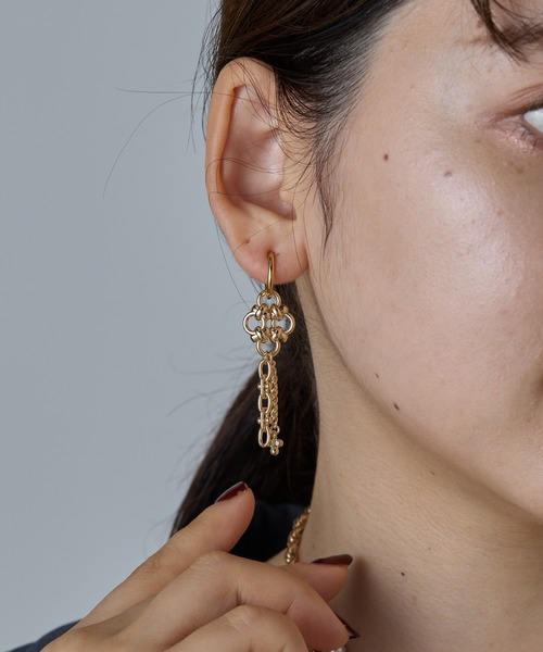 COLONY 2139（コロニートゥーワンスリーナイン）の「チャイナボタン風イヤリング（イヤリング・レディース・ゴールド/シルバー・FREE）」の2枚目の写真