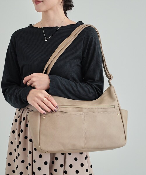 SHOO・LA・RUE（シューラルー）の「横長だから荷物の出し入れが