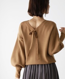女っぽい!素敵な後ろ姿バックリボンニット