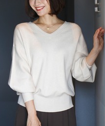 女っぽい!素敵な後ろ姿バックリボンニット