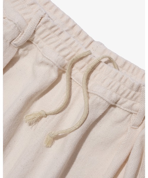 KEBOZ（ケボズ）の「SOFT DENIM EASY PANTS（デニムパンツ・メンズ・オフホワイト/ブルー・M/L/XL）」の5枚目の写真